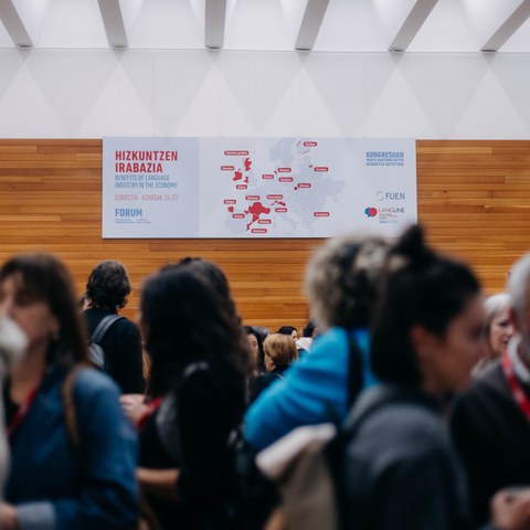 Digitalización y colaboración para hacer frente a las lenguas hegemónicas