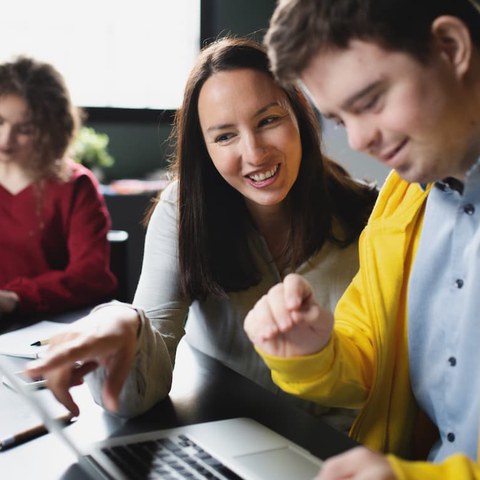 bai&by Fundazioak ingelesa modu inklusiboan irakasteko proiektu pilotu berria abiatu du
